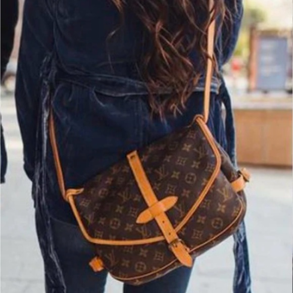 Vintage authentic Louis Vuitton Saumur 30 crossbody - Picture 4 of 16